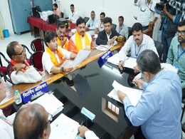 Lok Sabha Election 2024: सिंधिया ने नामांकन में घोषित की इतनी संपत्ति, खुद को बताया कर्जदार और पत्नी के पास नहीं है कोई जेवर Lok Sabha Election 2024: सिंधिया ने नामांकन में घोषित की इतनी संपत्ति, खुद को बताया कर्जदार और पत्नी के पास नहीं है कोई जेवर