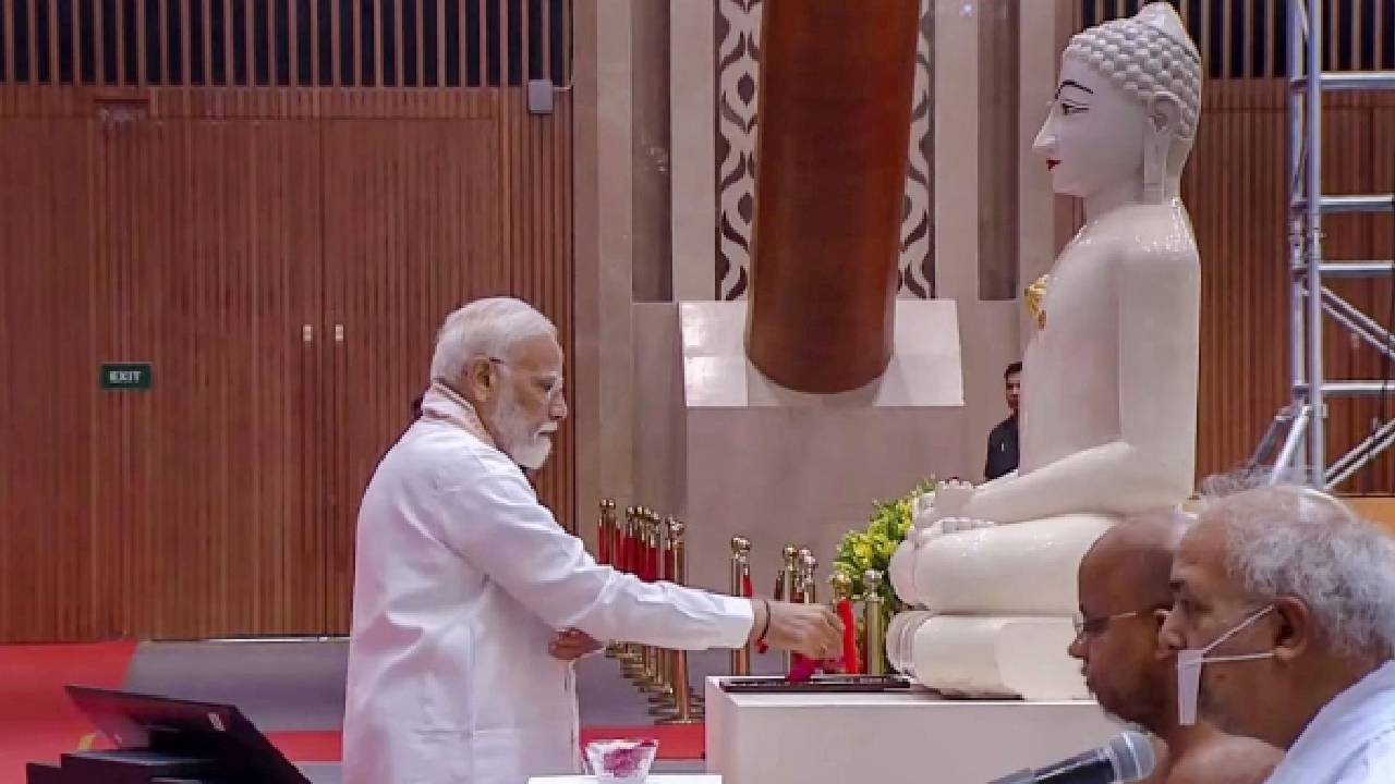 महावीर जयंती पर पीएम मोदी ने जारी किया स्मारक टिकट और सिक्का