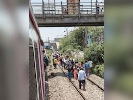 वडाळा- CSMT स्थानकादरम्यान लोकलचा डबा घसरला, हार्बर मार्ग विस्कळीत