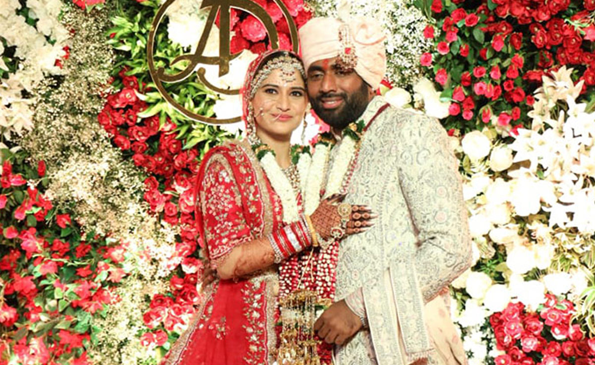 एक दूजे के हुए&nbsp;आरती और दीपक,&nbsp;शादी के बाद पति को खास अंदाज़ में लेकर गईं ससुराल&nbsp;