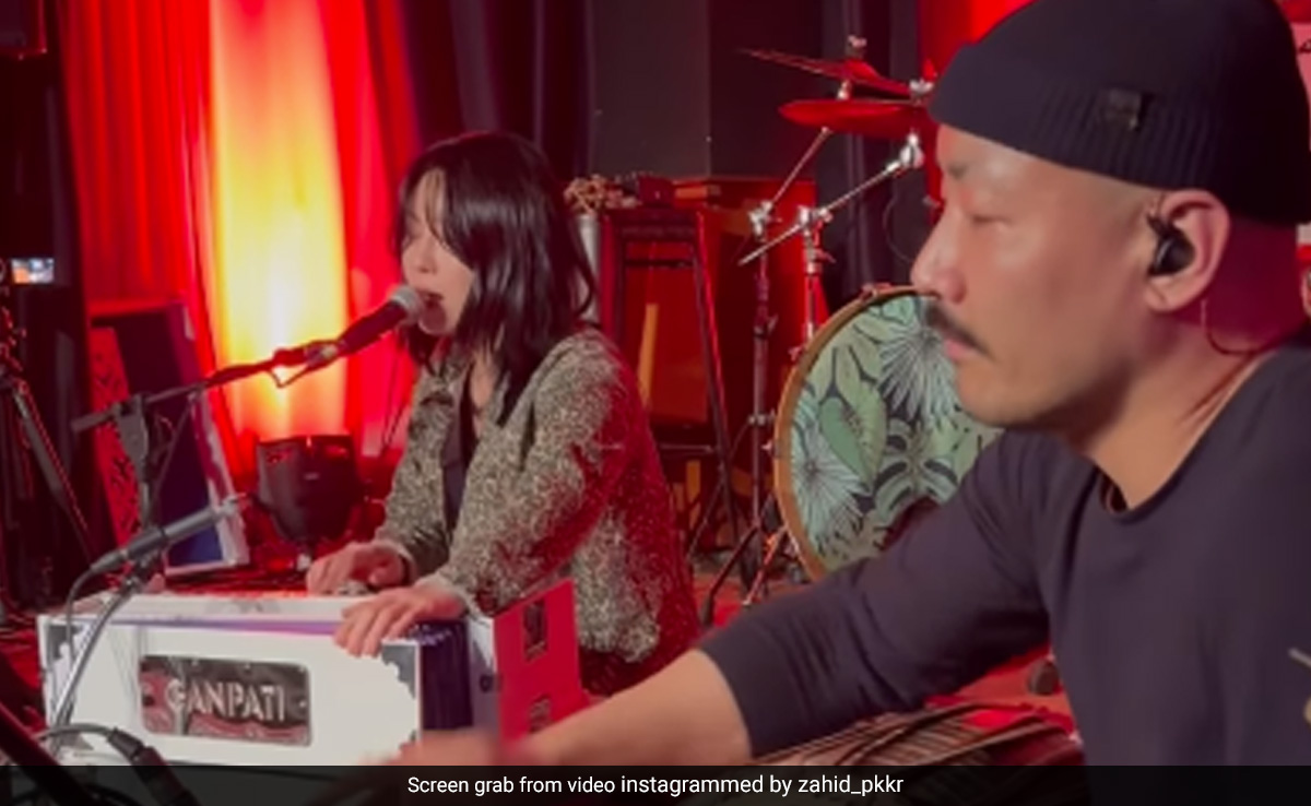 दक्षिण कोरियाई कलाकारों ने ऐसे गाई पाकिस्तानी कव्वाली, सुनकर हैरान हुए लोग, बोले- यकीन नहीं हो रहा...