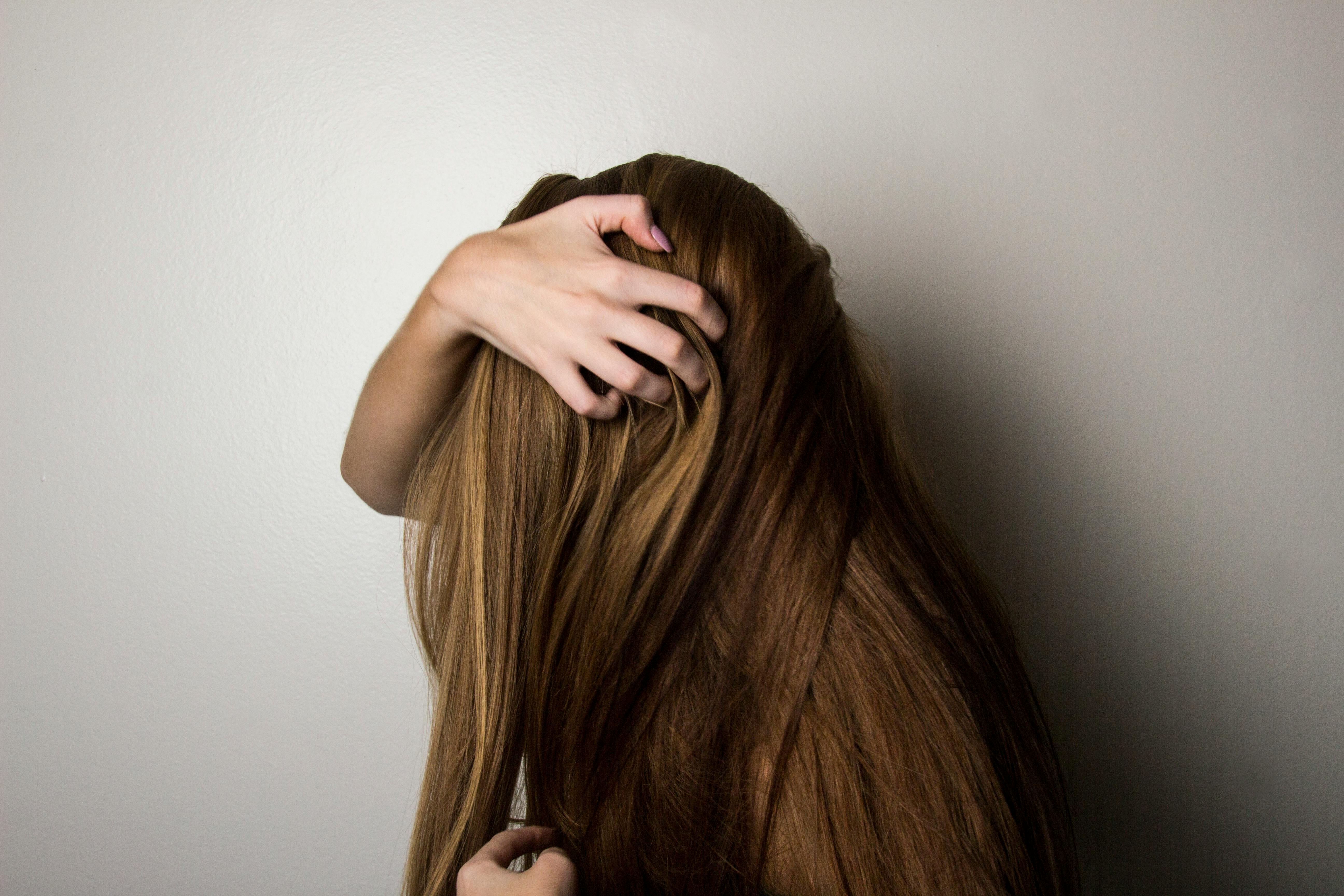 Hair Care in Summer: गर्मियों में बालों की देखभाल है बेहद जरूरी, कहीं आप भी तो नहीं कर रहे ये गलतियां