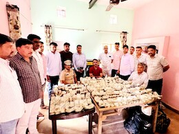 3 युवक 4 पीठू बैग में भरकर ले जा रहे थे 1.54 करोड़ रुपए, पुलिस ने बस रुकवा कर जब्त किया कैश, जांच जारी 3 युवक 4 पीठू बैग में भरकर ले जा रहे थे 1.54 करोड़ रुपए, पुलिस ने बस रुकवा कर जब्त किया कैश, जांच जारी