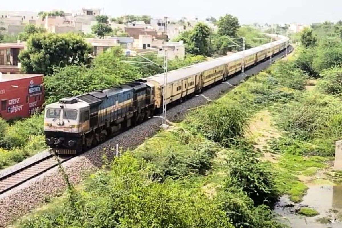 Railway Jobs: दक्षिण पूर्व मध्य रेलवे में अप्रेंटिस के पदों के लिए शुरू हुई आवेदन प्रकिया, ऐसे करें अप्लाई