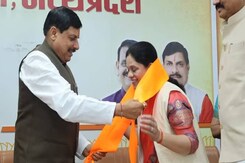 एमपी: पूर्व विधायक पारुल साहू सहित ये बड़े कांग्रेसी नेता BJP में हुए शामिल एमपी: पूर्व विधायक पारुल साहू सहित ये बड़े कांग्रेसी नेता BJP में हुए शामिल