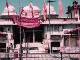 300 साल पुराने कैलादेवी मंदिर में बदले नियम, पॉलिथीन में नहीं मिलेगा प्रसाद.. मेले में प्लास्टिक पर लगा प्रतिबंध