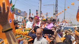 Bharatpur Road Show: सीएम भजनलाल शर्मा के रोड शो में उमड़ी भीड़, एक झलक पाने के लिए धूप में खड़े रहे लोग