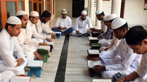 मदरसों में हिंदू छात्रों को कुरान पढ़ाने का विवाद, धर्मांतरण के आरोप पर मानवाधिकार आयोग ने लिया संज्ञान