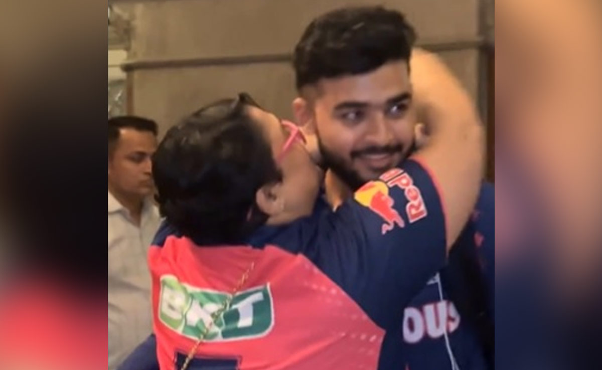 IPL 2024: बेटे की पारी देख इमोशनल हुई रियान पराग की मां, लगाया गले से, Video