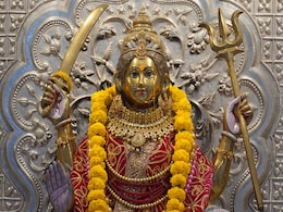 चैत्र नवरात्रि के पांचवें दिन होती है मां स्कंदमाता की पूजा, जानिए पूजा की विधि, भोग और मंत्र चैत्र नवरात्रि के पांचवें दिन होती है मां स्कंदमाता की पूजा, जानिए पूजा की विधि, भोग और मंत्र