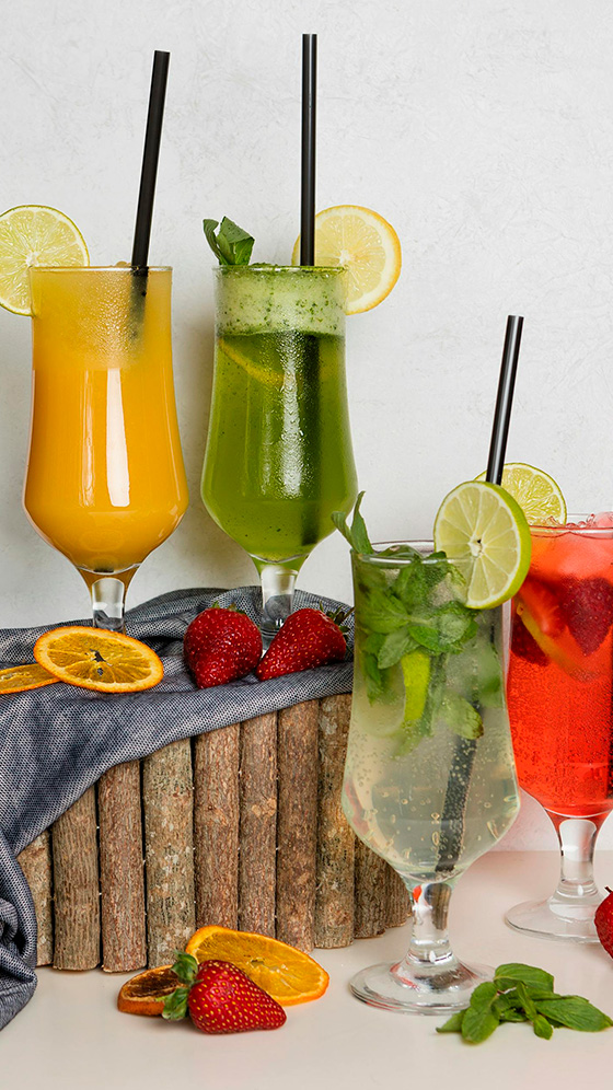 Summer Drinks: गर्मियों में हाइड्रेट रहने के लिए घर पर ही बना लें ये मजेदार ड्रिंक्स