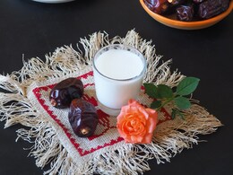 रात में दूध में भिगो दें ये एक चीज और सुबह खाली पेट कर लें सेवन, गुलाब सी सॉफ्ट और ग्लोइंग बनेगी स्किन रात में दूध में भिगो दें ये एक चीज और सुबह खाली पेट कर लें सेवन, गुलाब सी सॉफ्ट और ग्लोइंग बनेगी स्किन