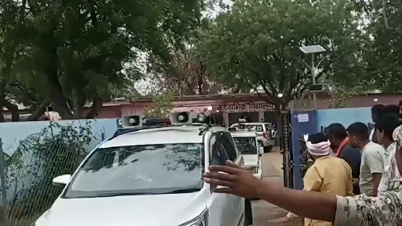 Lok Sabha Election 2024: वोट डालने से रोकने पर लोगों ने जमकर मचाया विवाद !