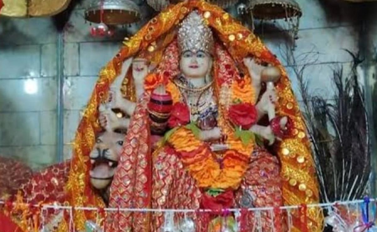 Navratri 2024: छतरपुर के इस मंदिर में संतान प्राप्ति की मनोकामना होती है पूरी, 70 फीट ऊंचे 'चीरा' को लेकर यह है मान्यता