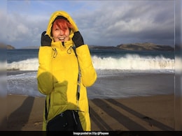 Russian Journalist Interrogated By Police For Wearing Yellow Jacket Against Blue Sky. Here's Why Russian Journalist Interrogated By Police For Wearing Yellow Jacket Against Blue Sky. Here's Why