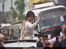 बिहार में पिता के लिए रोड शो करती दिखीं नेहा शर्मा, भागलपुर सीट पर लड़ रहे हैं चुनाव बिहार में पिता के लिए रोड शो करती दिखीं नेहा शर्मा, भागलपुर सीट पर लड़ रहे हैं चुनाव