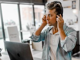 घंटों तक Earphone लगाने की आदत को आज ही कह दें Bye-Bye, नहीं तो हो सकते हैं ये गंभीर नुकसान