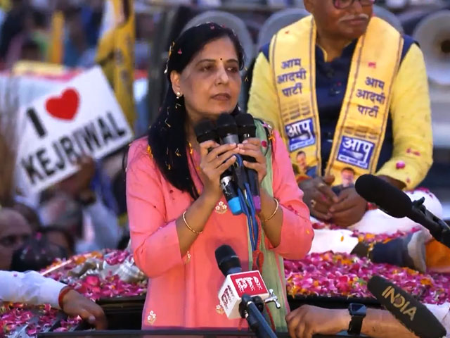 Arvind Kejriwal In Jail, Wife Sunita Campaigns For Lok Sabha Candidate ...
