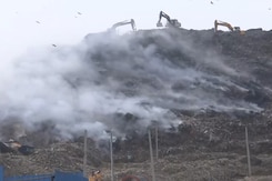 Massive Fire Breaks Out At Ghazipur Landfill Site In Delhi Massive Fire Breaks Out At Ghazipur Landfill Site In Delhi