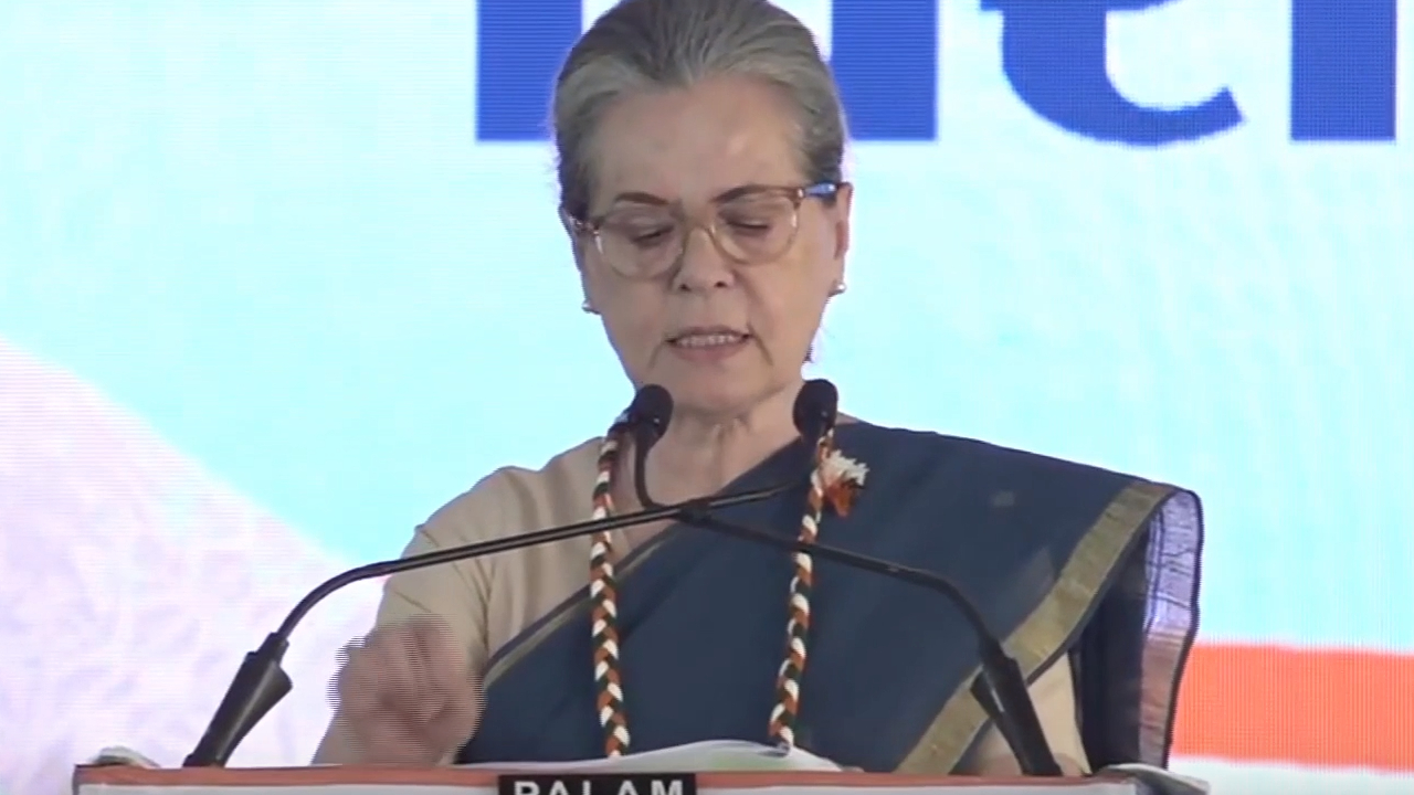 Jaipur: कांग्रेस की रैली में बीजेपी पर बरसीं सोनिया गांधी, बोलीं- 'देश किसी की जागीर नहीं'