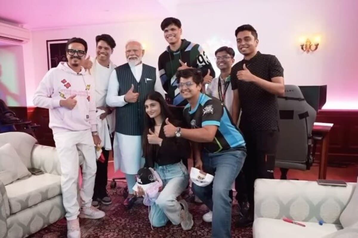 PM Modi Meets With Top Gamers of India