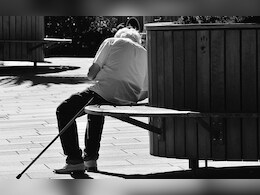 वय वर्ष 99, महाकर्तव्य पार पाडले, दुसऱ्या क्षणाला प्राण सोडले, मतदाराच्या मृत्यूमुळे हळहळ