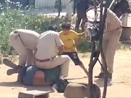 Jaipur Viral Video: बेटे के सामने पिता को बेरहमी से पीटने वाले दोनों कांस्टेबल सस्पेंड, ADCP को सौंपी गई जांच