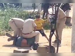 पैर पकड़कर गिड़गिड़ाता रहा मासूम, फिर भी CA पिता को पिटती रही पुलिस... खाकी की बेरहमी का वीडियो वायरल