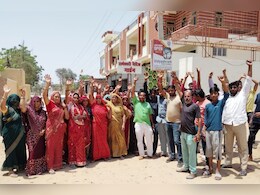 राजस्थान के इस जिले में पेय जल और सड़क की समस्या को लेकर लोगों का फूटा गुस्सा, 8 महीने से बंद है निर्माण कार्य