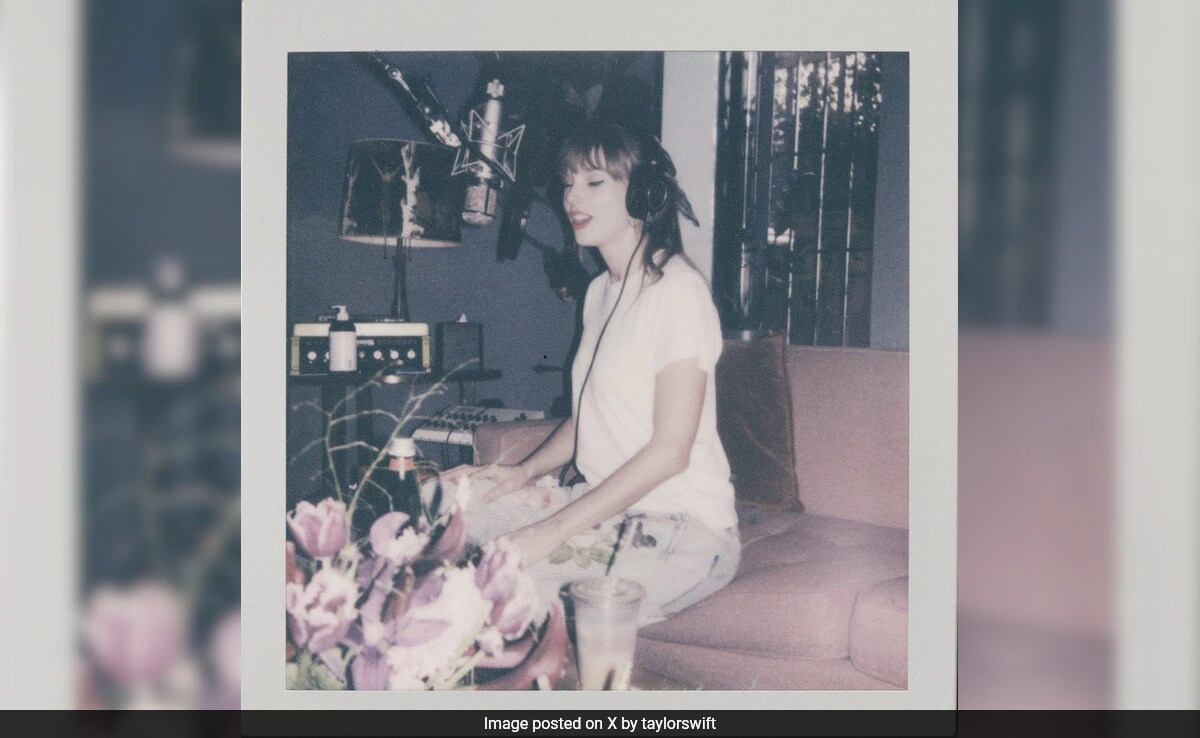 Taylor Swift's "Mind Is Blown" After Debuting At No 1 On Billboard 200 With <i>The Tortured Poets Department</i>