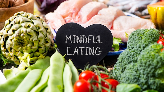 Mindful eating is a simple yet impactful resolution to embrace this new year