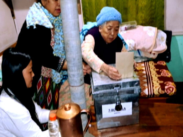 Polling Officials Visit Homes For Seniors To Vote