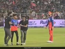 Virat Kohli's Reaction As Security Takes Away Pitch Invader Has Internet Talking. Watch Virat Kohli's Reaction As Security Takes Away Pitch Invader Has Internet Talking. Watch