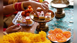 तिरुपति मंदिर के लड्डू विवाद का यूपी में असर, लखनऊ के इस मंदिर में बाहर के प्रसाद पर लगा बैन