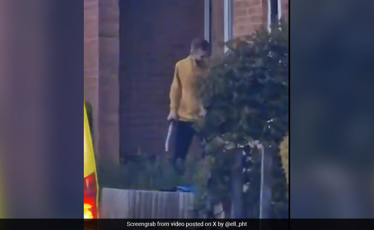 Man With "Samurai-Type Sword" Arrested In London After Several Attacked