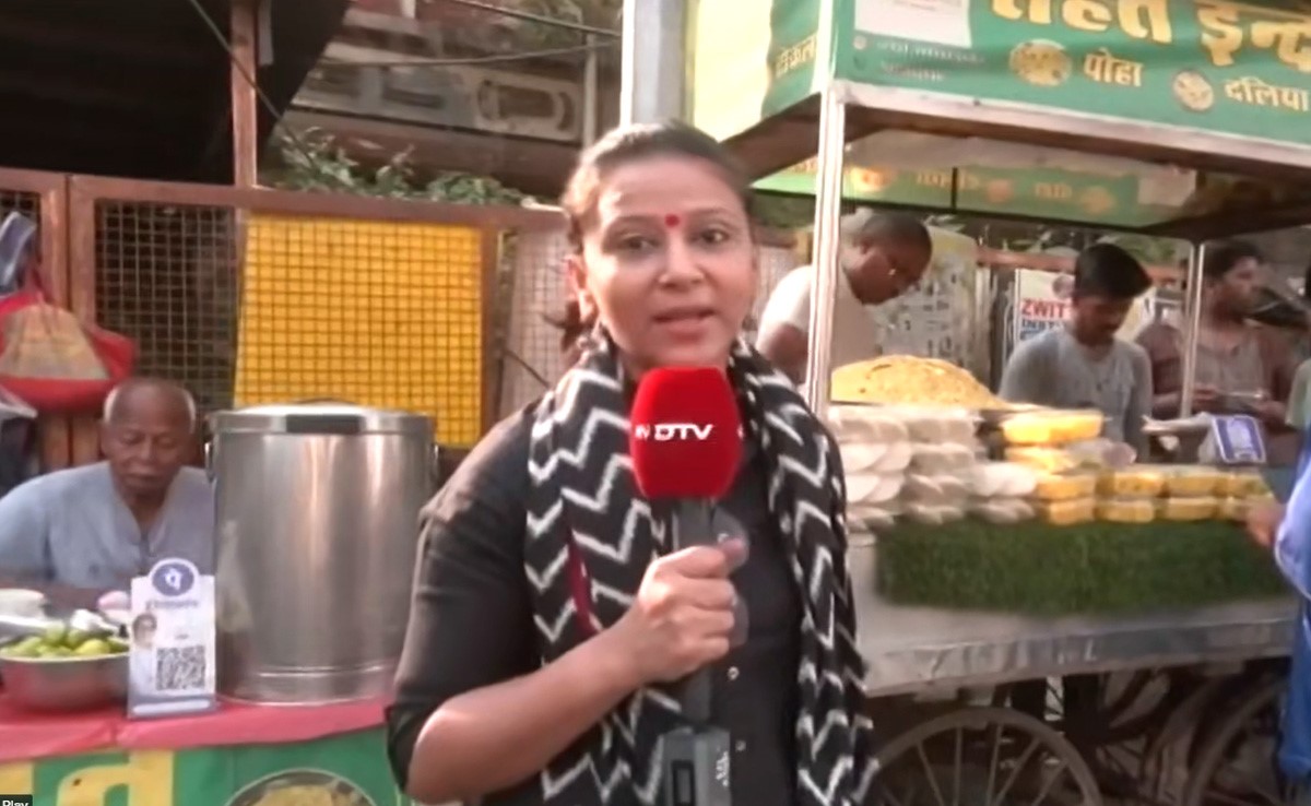 NDTV इलेक्शन कार्निवल : कुछ हेल्दी है खाना, तो लखनऊ की इस दलिया, पोहा की दुकान पर जरूर आना