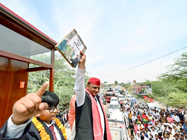 Colours of Democracy: Akhilesh Yadav's Road Show