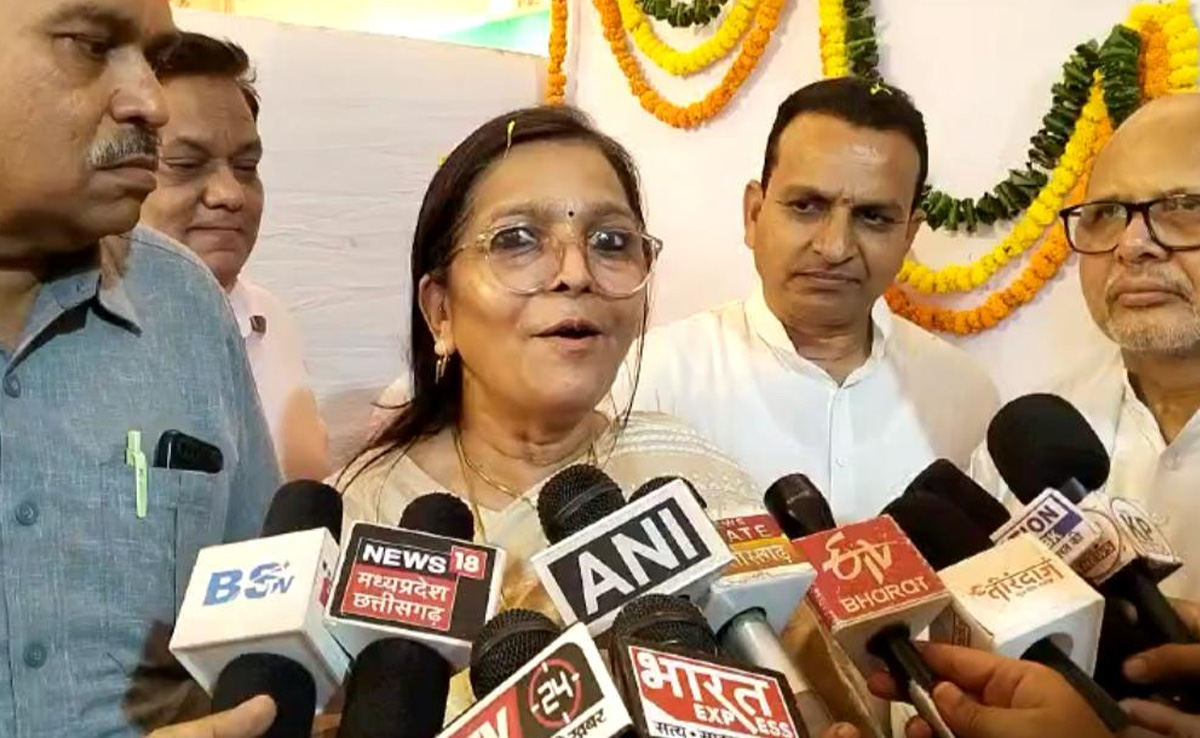 भूपेश बघेल के 'सियासी गुरू' की बहू शैलजा बीजेपी में शामिल, जेपी नड्डा ने अभिनेता प्रकाश को भी दिलाई सदस्यता
