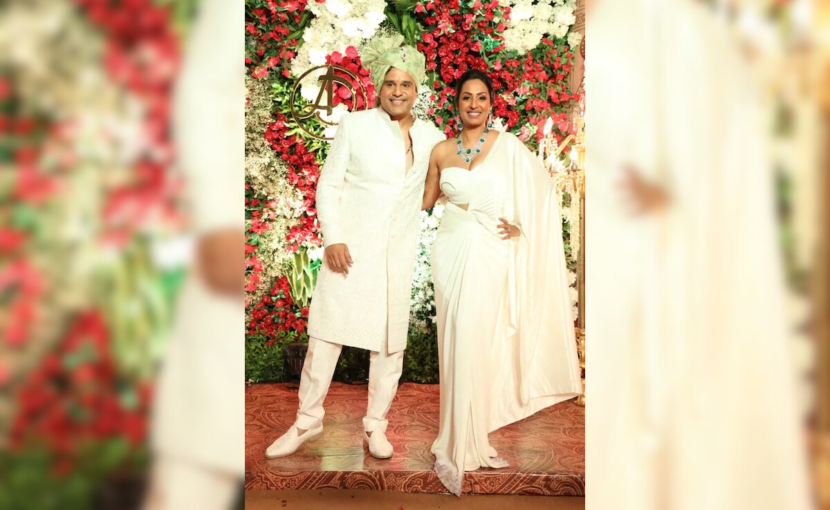 Kashmera Shah Touches Govinda's Feet At Arti Singh's Wedding. Watch