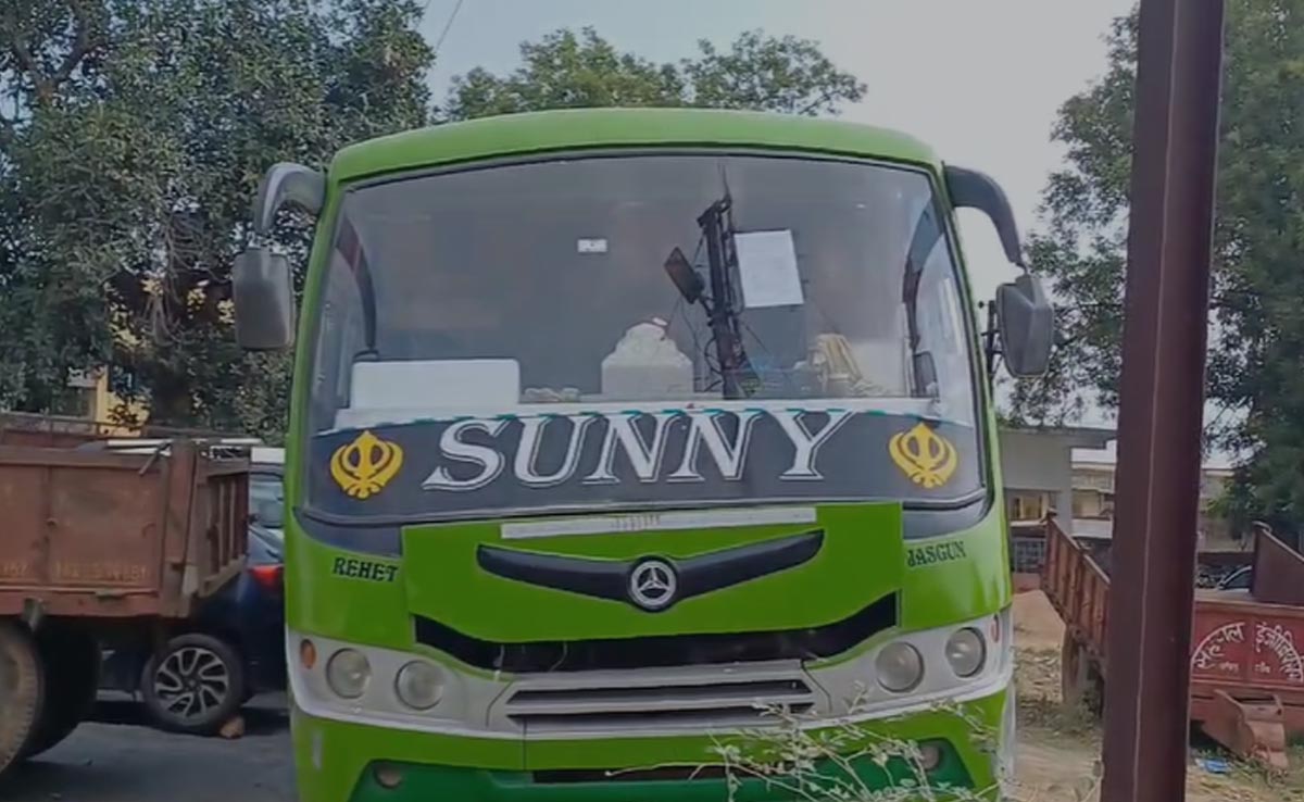 जशपुर में बारातियों से भरी बस और ट्रक में जबरदस्त भिड़ंत, 1 युवक की हुई मौत, कई लोग घायल