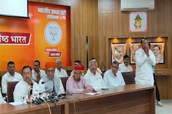 Lok Sabha Election 2024: चुनाव से पहले कांग्रेस में भगदड़, कई नेता बीजेपी में हुए शामिल Lok Sabha Election 2024: चुनाव से पहले कांग्रेस में भगदड़, कई नेता बीजेपी में हुए शामिल