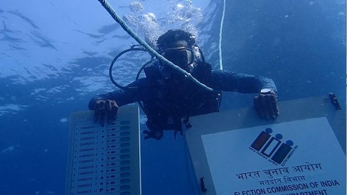 Chennai Scuba Divers Launch Unique Underwater Voter Awareness Campaign