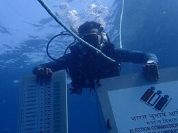 Chennai Scuba Divers Launch Unique Underwater Voter Awareness Campaign Chennai Scuba Divers Launch Unique Underwater Voter Awareness Campaign
