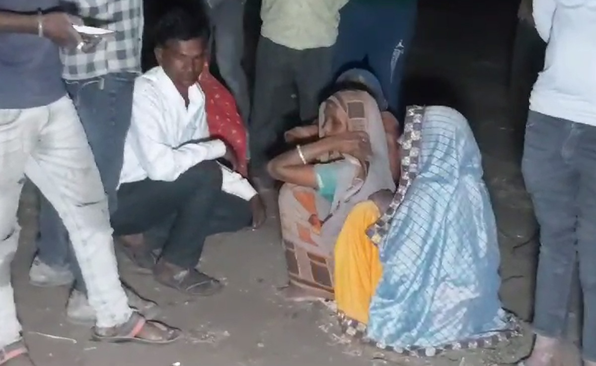 ये आत्महत्या या मर्डर? पुलिस की लापरवाही के चलते एक पिता ने दी जान, 8 घंटे तक पेड़ पर लटका रहा शव