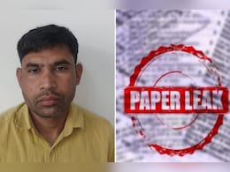 Paper Leak Gang: डमी कैंडिडेट बनकर 5 लोगों को नौकरी दिलाने वाला सरकारी शिक्षक गिरफ्तार, इंटरव्यू भी कराया क्लियर Paper Leak Gang: डमी कैंडिडेट बनकर 5 लोगों को नौकरी दिलाने वाला सरकारी शिक्षक गिरफ्तार, इंटरव्यू भी कराया क्लियर