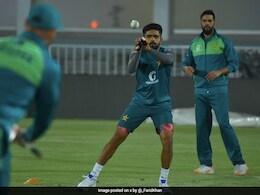 T20 World Cup: विश्व कप से पहले पााकिस्तानी टीम में फिर हुआ बवाल, बाबर आजम से भिड़े इमाद, देखें वायरल Video T20 World Cup: विश्व कप से पहले पााकिस्तानी टीम में फिर हुआ बवाल, बाबर आजम से भिड़े इमाद, देखें वायरल Video