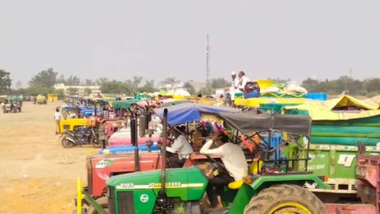 पांच दिनों के बाद कृषि उपज मंडी हुई शुरू, 800 से ज्यादा किसान ट्रैक्टर लेकर पहुंचे