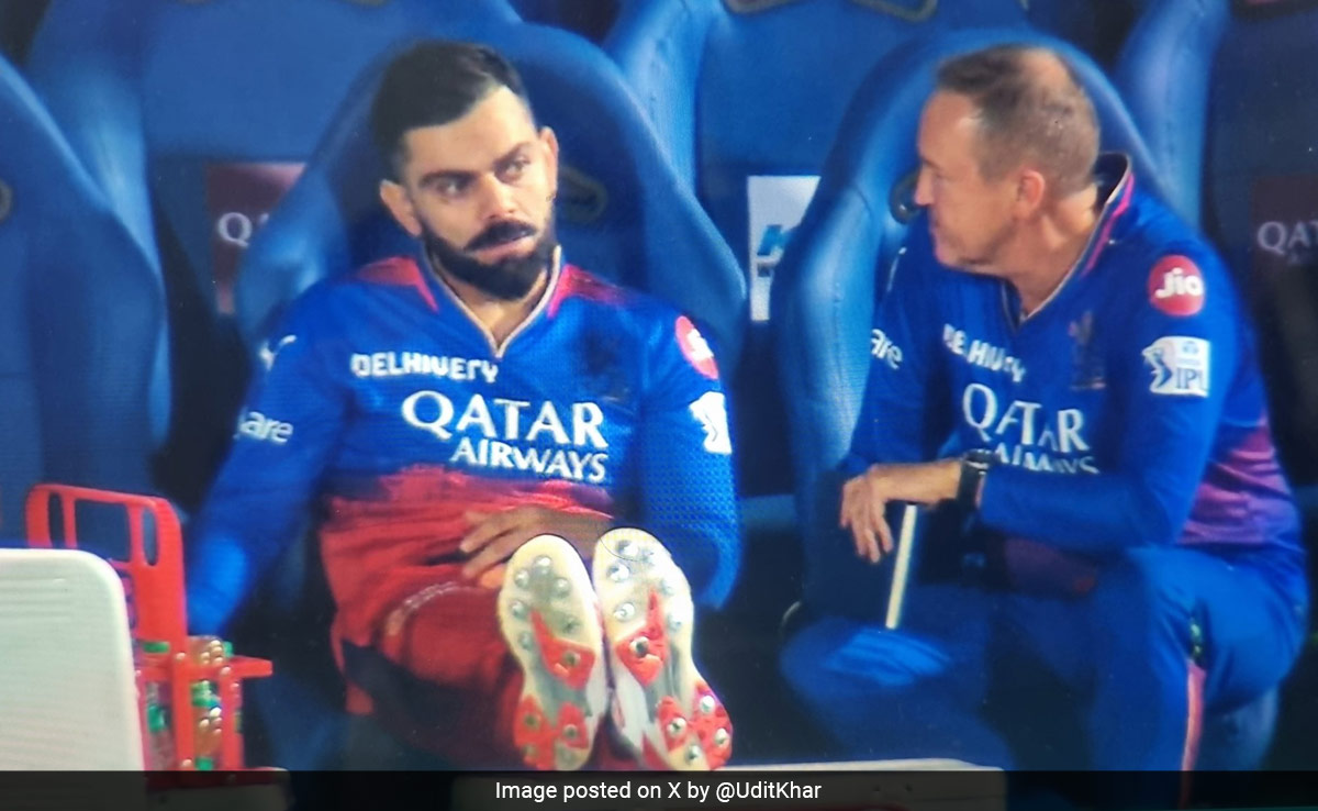 Virat Kohli: एक और हार से टूटा कोहली का दिल, बुझे मन से कोच एंडी फ्लावर से गंभीर चर्चा करते दिखे