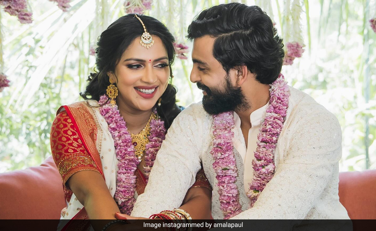 मां बनने वाली हैं आड़ुजीवितम द गोट लाइफ एक्ट्रेस अमाला पॉल, गोदभराई की तस्वीरों में फ्लॉन्ट किया बेबी बंप