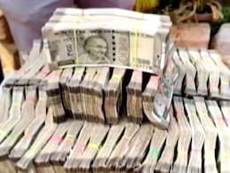 दिल्ली में लोकसभा चुनाव से पहले एफएसटी टीम ने बीएमडब्ल्यू से 2 करोड़ रुपये से अधिक रकम पकड़ी  दिल्ली में लोकसभा चुनाव से पहले एफएसटी टीम ने बीएमडब्ल्यू से 2 करोड़ रुपये से अधिक रकम पकड़ी